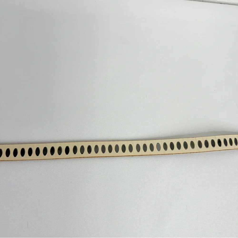 Fossil Women’s Size Medium Cream Thin Studded Leather Belt